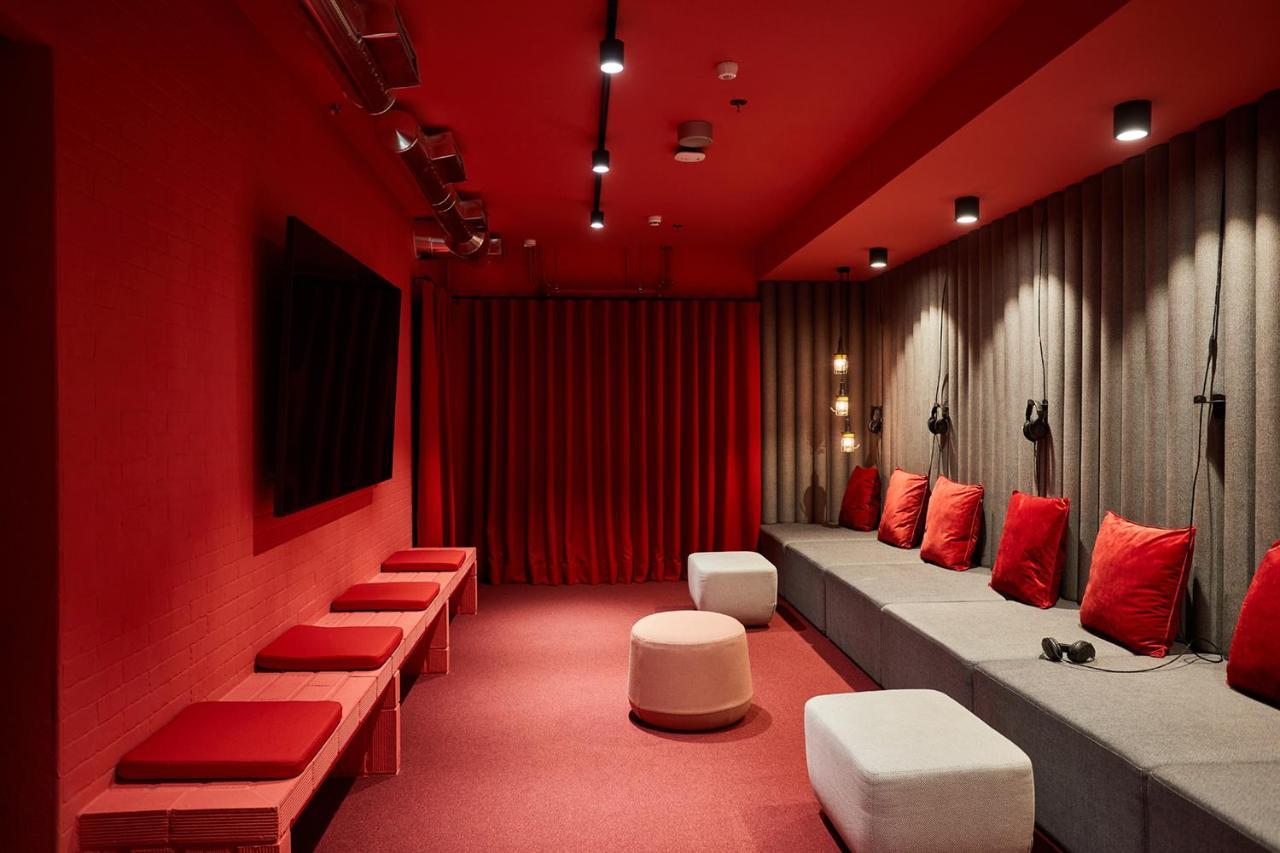 The Social Hub Madrid Hotel Exterior photo
