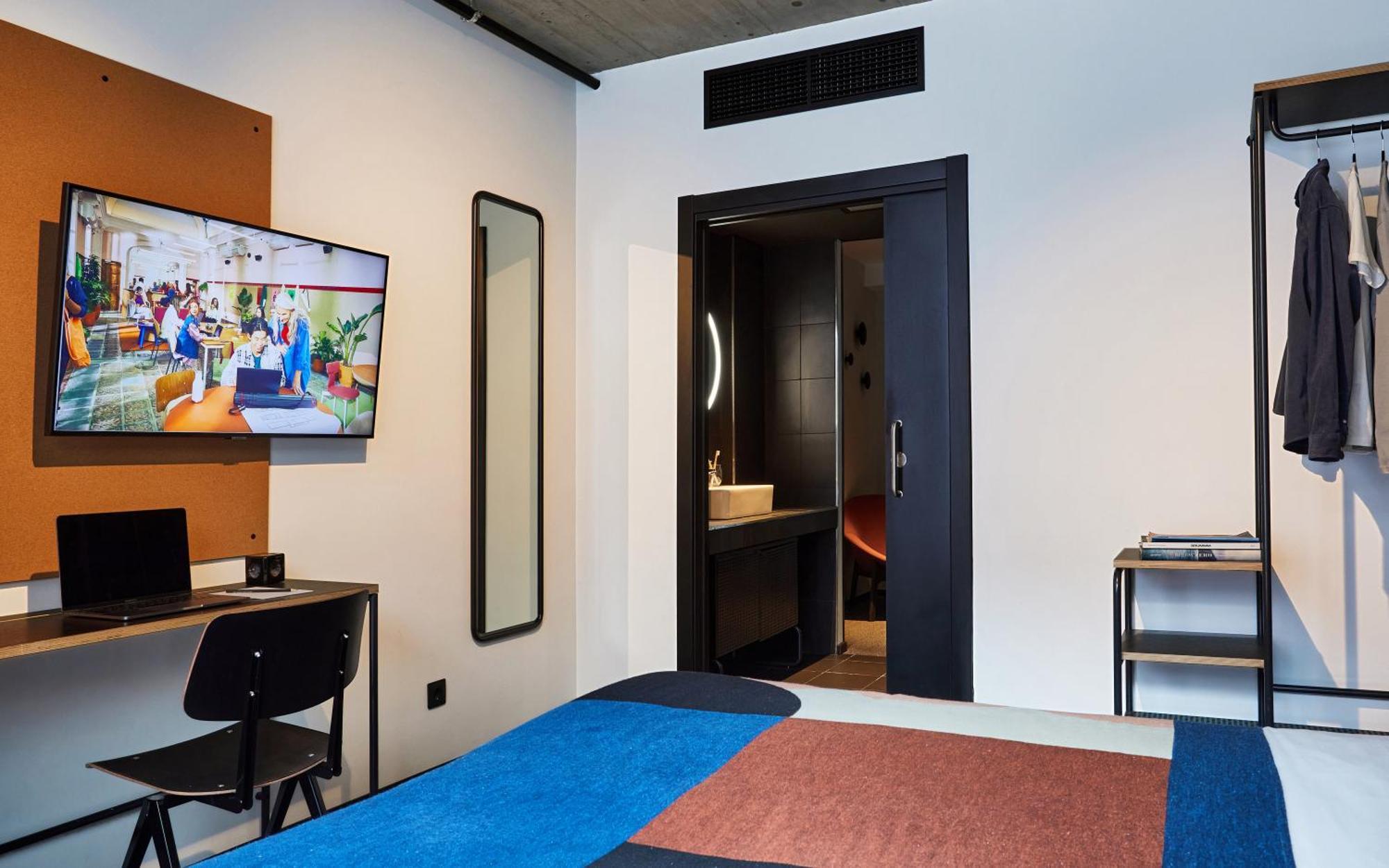 The Social Hub Madrid Hotel Exterior photo